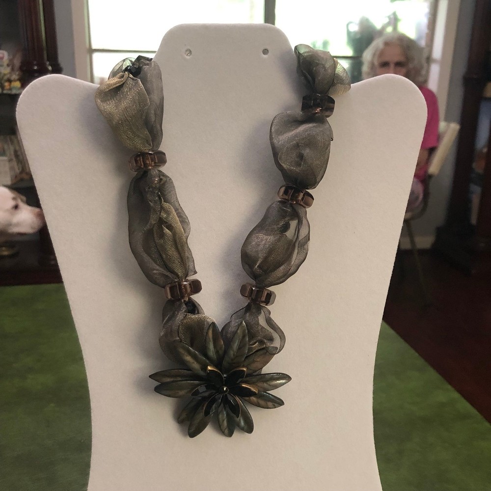 Chico’s Chunky Mixed Media Necklace 18” w/4” Extender, Metal Flower, Smoky Beads